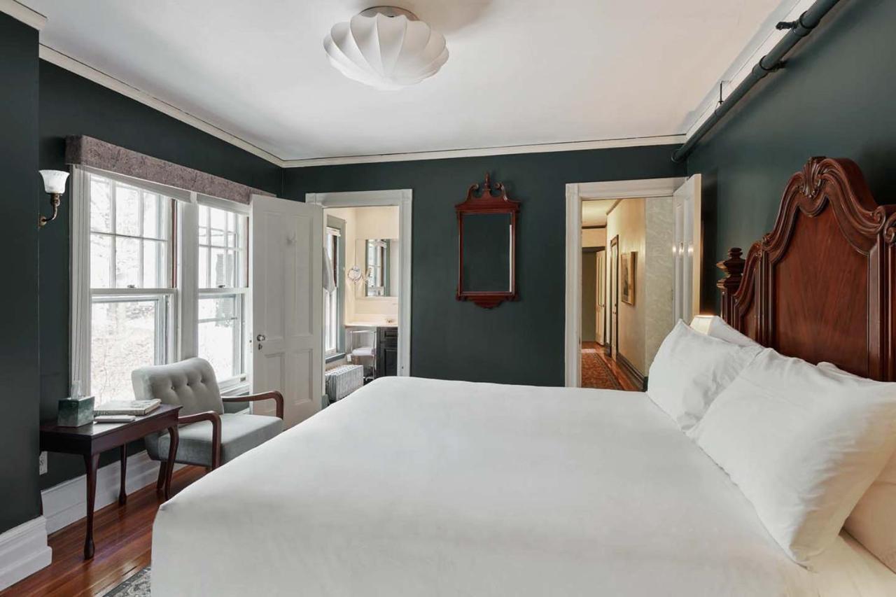Bed & Breakfast The Dewey Lenox